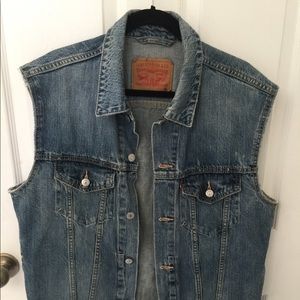 Levi’s Sleeveless denim jacket worn twice.